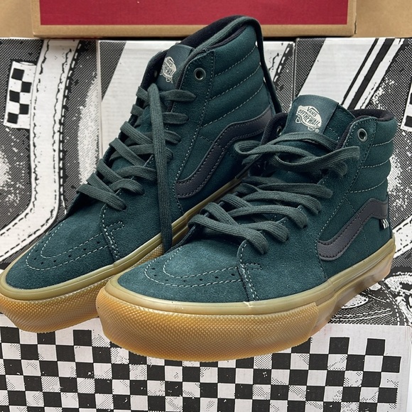 Vans WMNS Skate Sk8-Hi
Green/Gum
VN0A2Z3317P
Sneakers - Picture 5 of 16